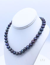 Load image into Gallery viewer, Natural Pearl (CZ Lock) 18&quot; Necklaces
