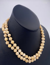 Cargar imagen en el visor de la galería, Mother of Pearl Necklace 8mm 35&quot;
