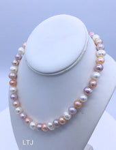 Cargar imagen en el visor de la galería, Natural Pearl (CZ Lock) 18&quot; Necklaces
