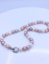 Cargar imagen en el visor de la galería, Natural Pearl (CZ Lock) 18&quot; Necklaces
