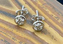 将图片加载到图库查看器，Gemstone with Halo Earring
