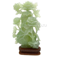 Cargar imagen en el visor de la galería, Exquisite Single-Stone Jade Vase with Floral Motifs
