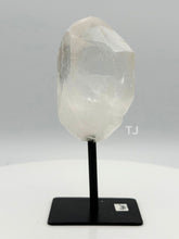 将图片加载到图库查看器，Quartz Point crystal on stand
