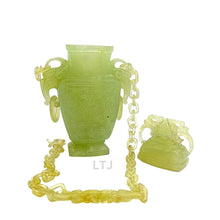 Cargar imagen en el visor de la galería, Jade Carving Vase with Intricate Chain and Kanote Accent
