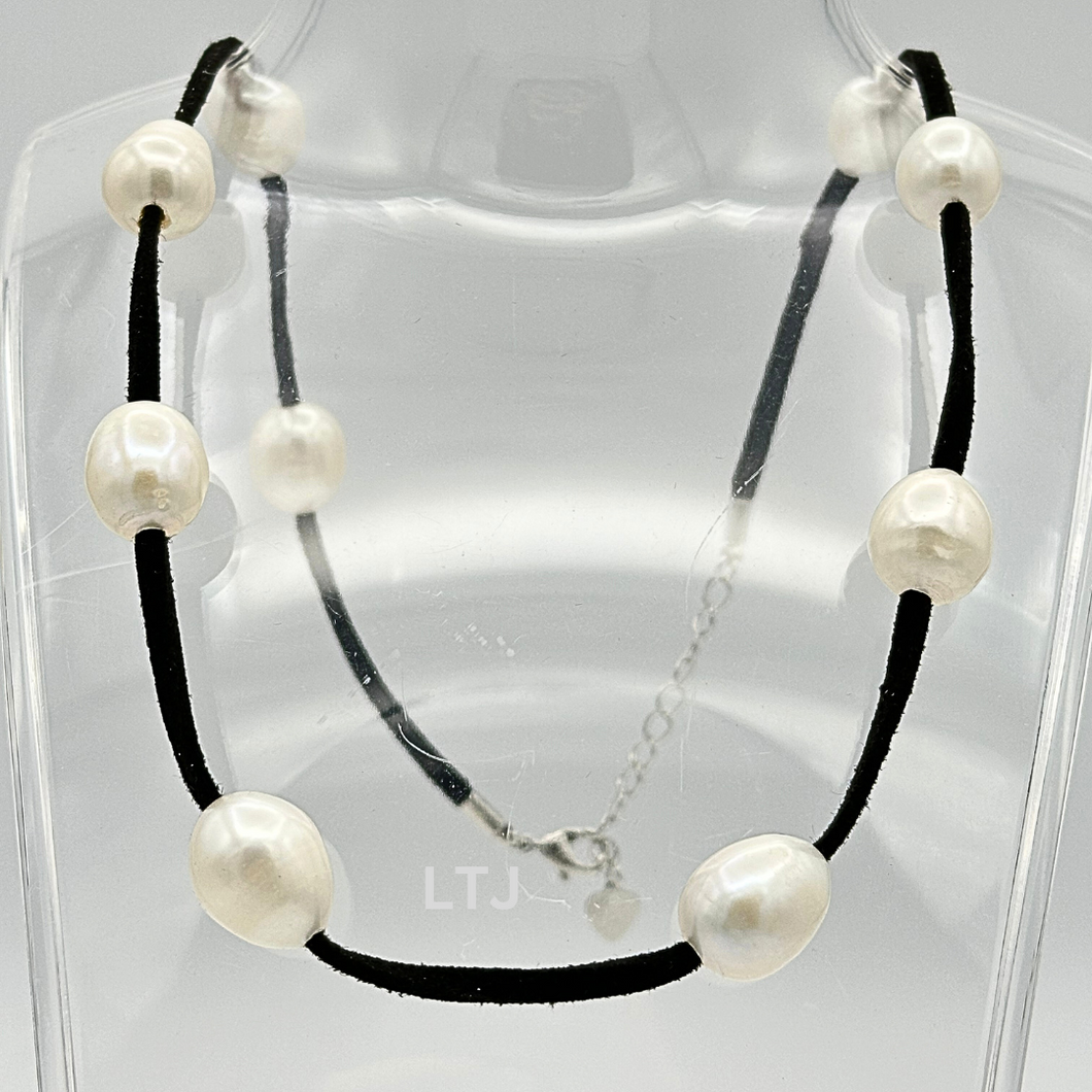 Potato Pearl Necklace with Suede Leather