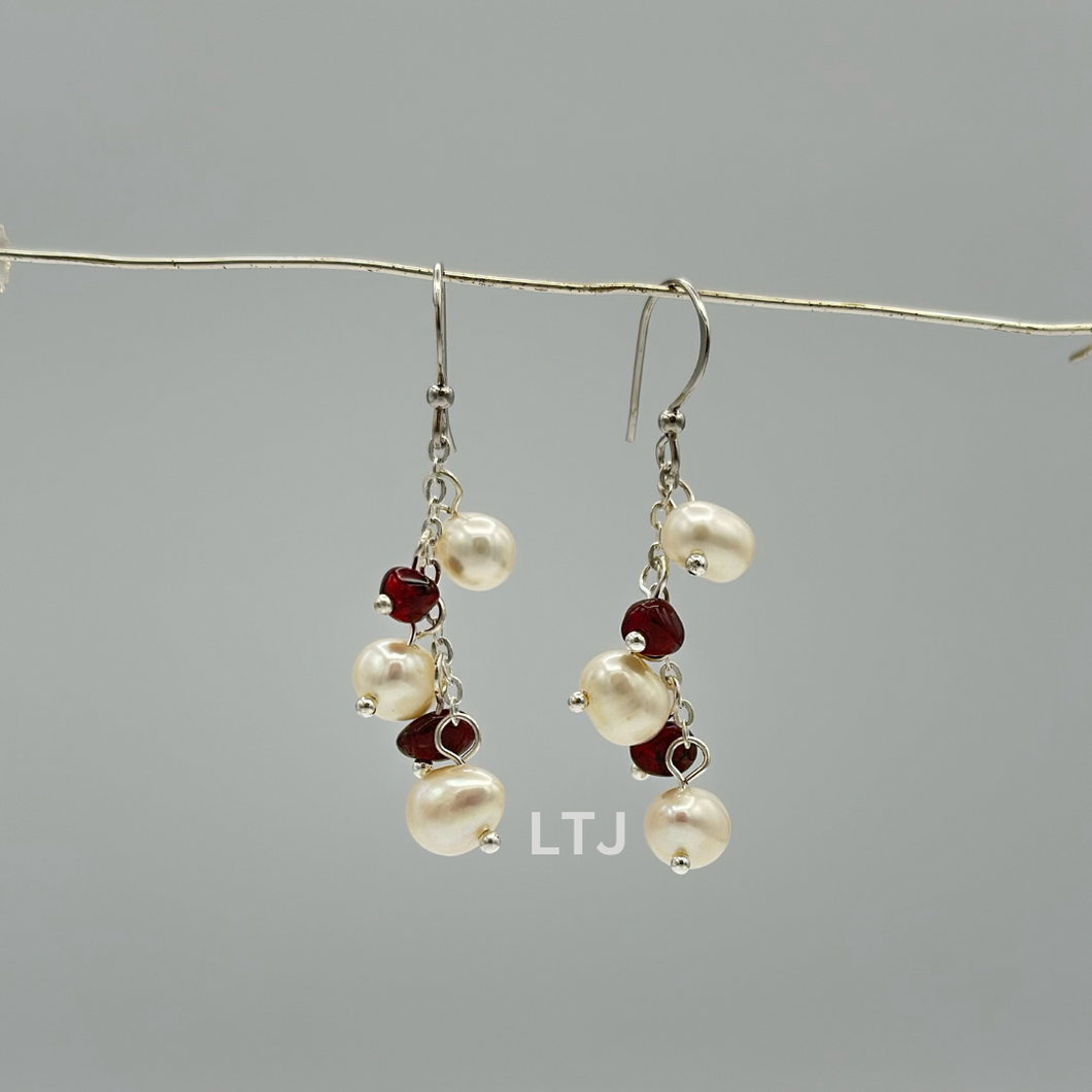 Natural hanging pearl grape earrings (silver)