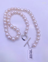 Cargar imagen en el visor de la galería, White Pearl Necklace with Metal Heart 8mm 16&quot;
