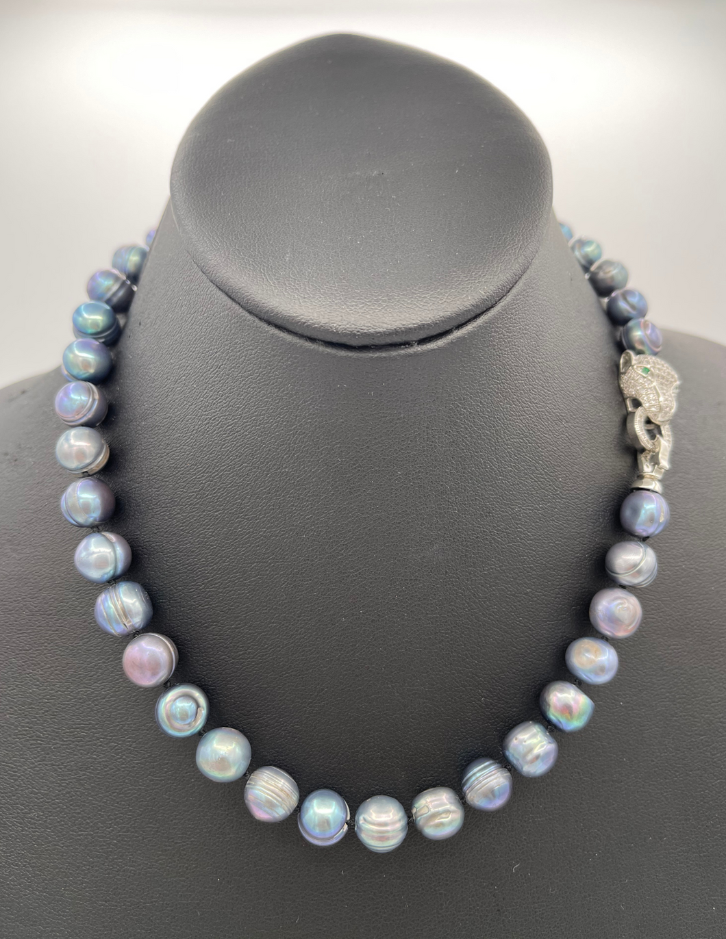 Natural pearl necklace with cheetah lock 17