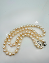 将图片加载到图库查看器，White Pearl with magnet lock 22&quot; 8mm
