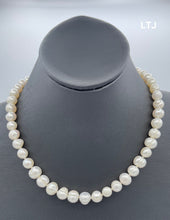 Загрузить изображение в средство просмотра галереи, Fresh water pearl necklace with round sterling silver clasp 18&quot;
