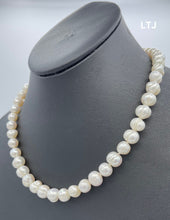 Загрузить изображение в средство просмотра галереи, Fresh water pearl necklace with round sterling silver clasp 18&quot;
