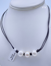 Load image into Gallery viewer, Round Pearl Leather Necklace
