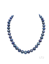 Cargar imagen en el visor de la galería, Panther head black pearl necklace
