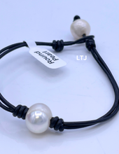 Load image into Gallery viewer, Round Pearl Leather Bracelet
