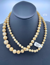 Cargar imagen en el visor de la galería, Graduated Mother of Pearl Necklace 37&quot;
