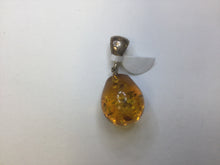 Cargar imagen en el visor de la galería, Brown Amber Pendant
