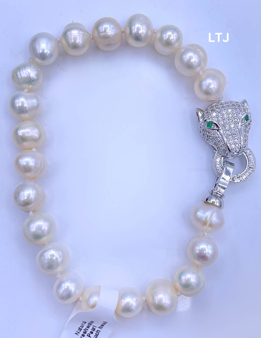 Natural Freshwater Pearl Bracelet (Cheetah Head Lock)