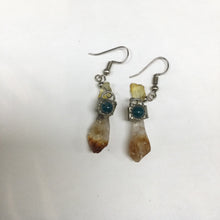 Cargar imagen en el visor de la galería, Gemstone Rough Long Earrings

