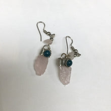 Cargar imagen en el visor de la galería, Gemstone Rough Long Earrings
