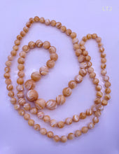 Cargar imagen en el visor de la galería, Mother of Pearl Necklace 37&quot; (Graduated)
