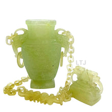 Cargar imagen en el visor de la galería, Jade Carving Vase with Intricate Chain and Kanote Accent
