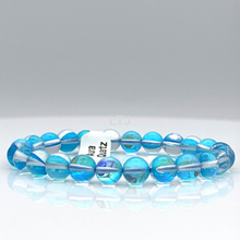 Cargar imagen en el visor de la galería, Radiant Blue and White Aura Quartz Bracelet
