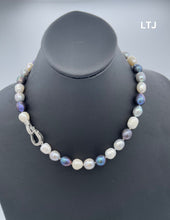 Cargar imagen en el visor de la galería, Natural Pearl (CZ Lock) 18&quot; Necklaces
