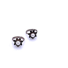 Load image into Gallery viewer, Natural Freshwater Pearl with Sterling Silver Ring
