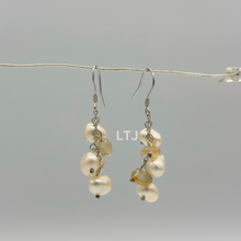 Cargar imagen en el visor de la galería, Natural hanging pearl grape earrings (silver)
