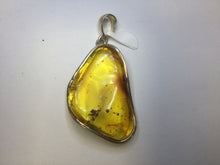 Cargar imagen en el visor de la galería, Brown Amber Pendant

