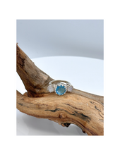 Cargar imagen en el visor de la galería, Aquamarine and MoonStone Silver Ring
