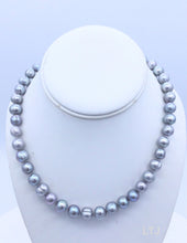 Cargar imagen en el visor de la galería, Natural Pearl (CZ Lock) 18&quot; Necklaces
