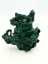 Загрузить изображение в средство просмотра галереи, Malachite Urn with Mythical Creature Carvings
