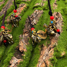 将图片加载到图库查看器，Brass Horse Keychain
