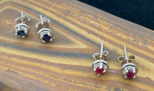 将图片加载到图库查看器，Gemstone with Halo Earring
