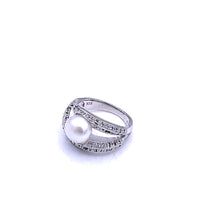 Load image into Gallery viewer, Natural Freshwater Pearl with Sterling Silver Ring
