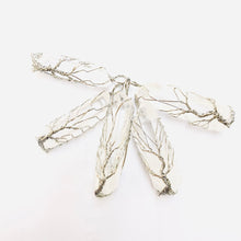 Cargar imagen en el visor de la galería, Quartz Crystal Point Pendant With Tree of Life Wired
