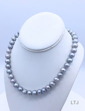 Cargar imagen en el visor de la galería, Natural Pearl (CZ Lock) 18&quot; Necklaces
