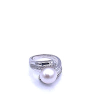 Load image into Gallery viewer, Natural Freshwater Pearl with Sterling Silver Ring
