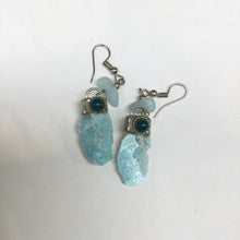 Cargar imagen en el visor de la galería, Gemstone Rough Long Earrings
