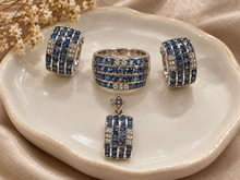 将图片加载到图库查看器，Sapphire Square Line Set
