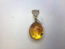 Cargar imagen en el visor de la galería, Brown Amber Pendant
