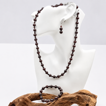 Load image into Gallery viewer, Garnet Flower Clasp Necklace Set
