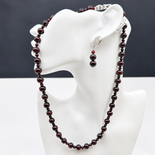 Load image into Gallery viewer, Garnet Flower Clasp Necklace Set
