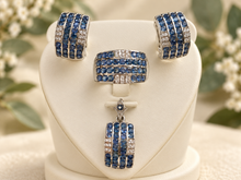 将图片加载到图库查看器，Sapphire Square Line Set
