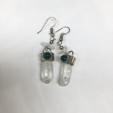 Cargar imagen en el visor de la galería, Gemstone Rough Long Earrings
