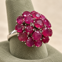 Cargar imagen en el visor de la galería, Ruby Round Shape in Sterling Silver
