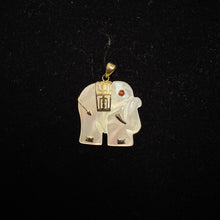 Cargar imagen en el visor de la galería, White MOP Elephant Pendants

