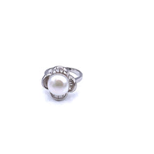 Load image into Gallery viewer, Natural Freshwater Pearl with Sterling Silver Ring

