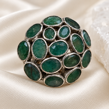 Cargar imagen en el visor de la galería, Emerald Oval Mosaic Statement Ring
